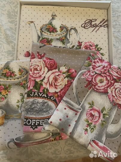 Подарочный набор- скатерть + 3 полотенца