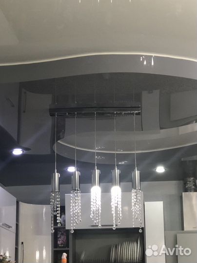 Люстра над барной стойкой