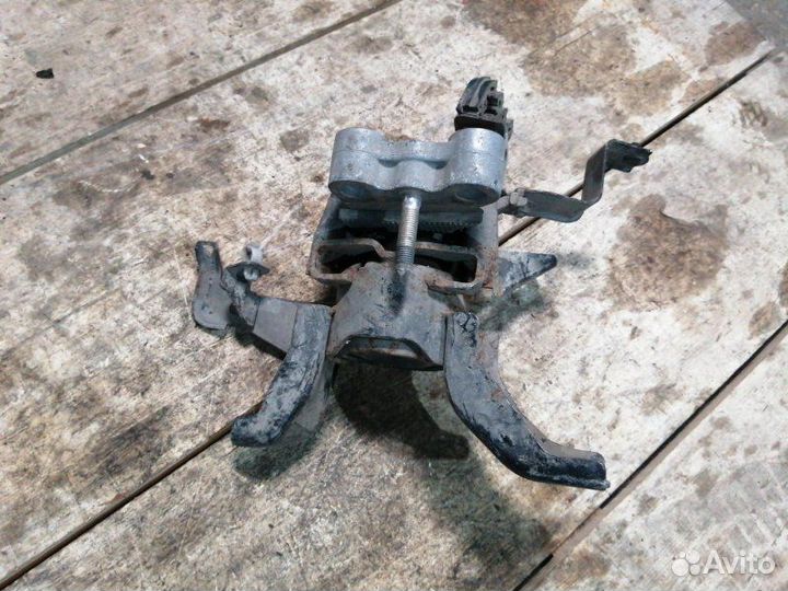 Подушка двигателя Toyota Corolla 150