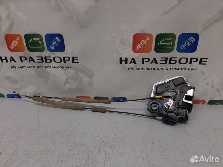 Замок двери задний правый Toyota Land Cruiser 200