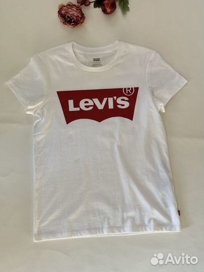 Женская футболка levis xs