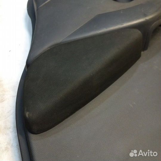 Обшивка двери задняя правая Mitsubishi Outlander