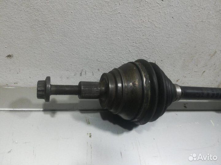 Привод (полуось) левый Skoda Octavia A5 2004-2013