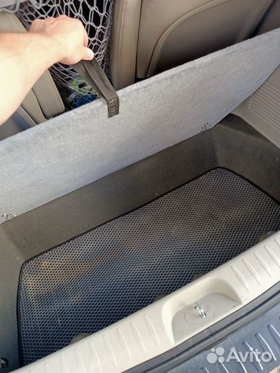 Полка багажника KIA Carnival 3