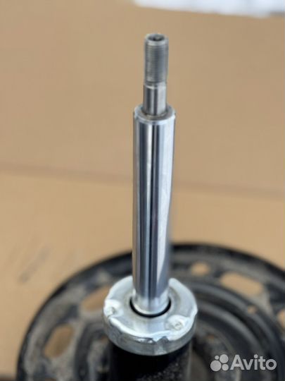 Амортизатор передний левый Nissan Teana 2