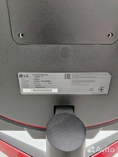 Монитор LG UltraGiar 32 дюйма