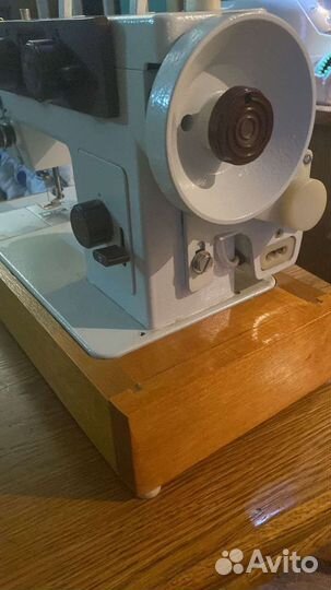 Швейная машина Чайка 144а