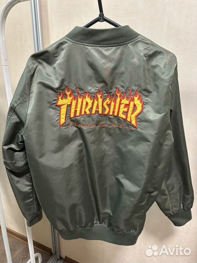 Бомбер thrasher