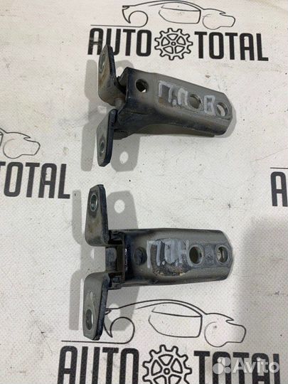 Петли двери передние правые Mitsubishi Lancer 10