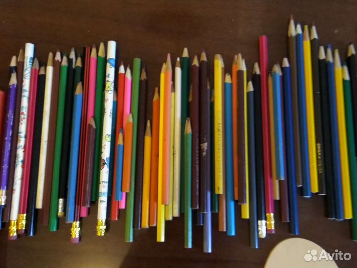 Канцелярия разная: карандаши, линейки, треугольн