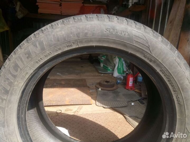 Goodyear EfficientGrip SUV 4x4 235/55 R19 105