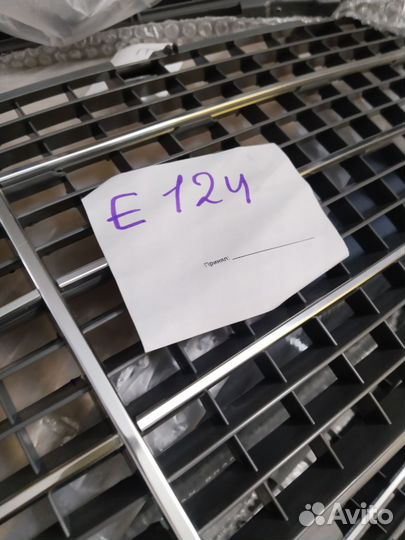 Вставка в решетку 124 мерседес