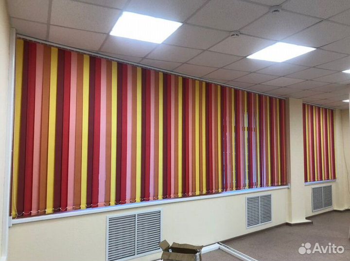 Рулонные шторы блэкаут в коробе V3465