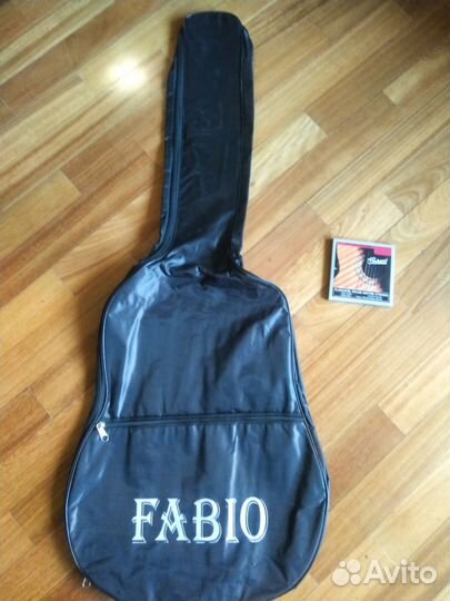 Гитара с чехлом и струнами