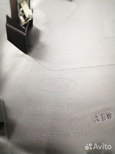 Накладки на торпедо боковые правые Ford Focus 3