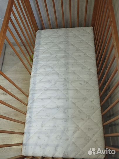 Детская кроватка из дерева + матрас и бортики