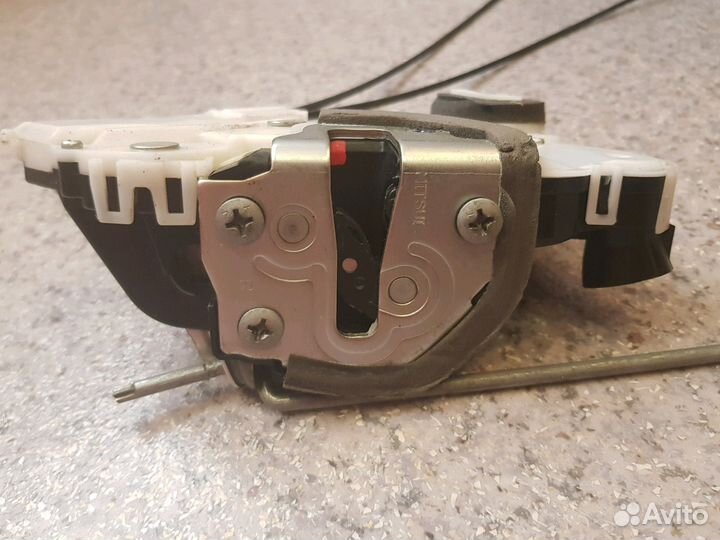 Замок двери (передней правой ) Subaru xv, forester