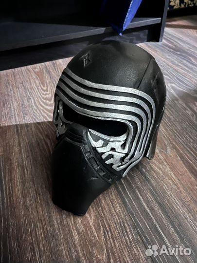 Шлем Кайло Рейн