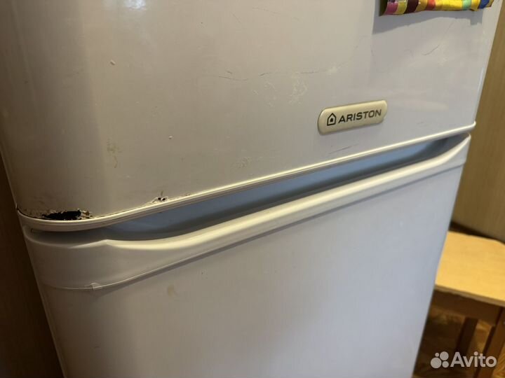 Холодильник Ariston MBA 2200