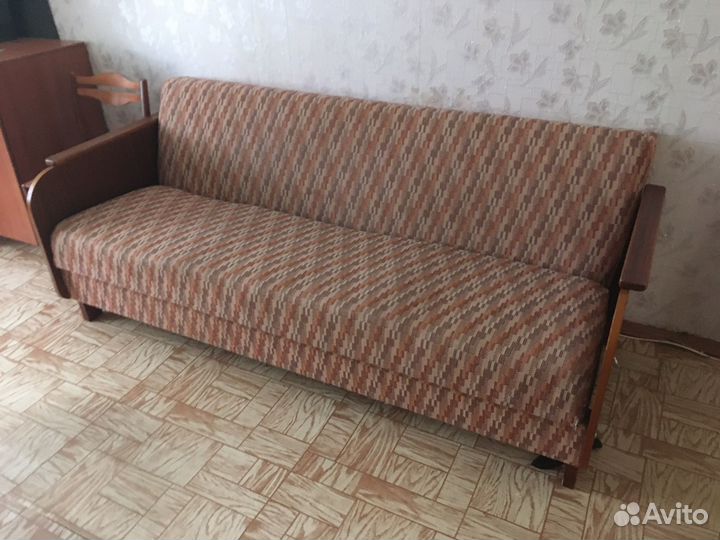 Диван