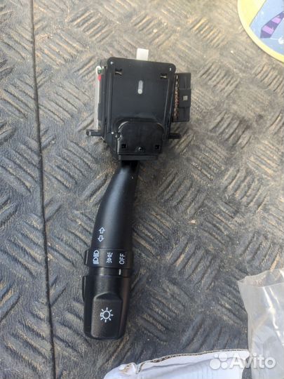 Подрулевой переключатель левый Kia Cerato 1