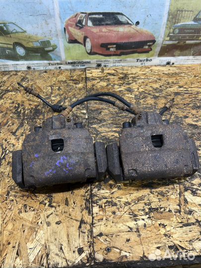 Суппорт передний Мазда Трибьют EP