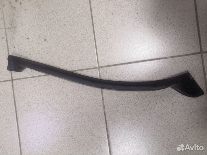 Уплотнитель двери нижний