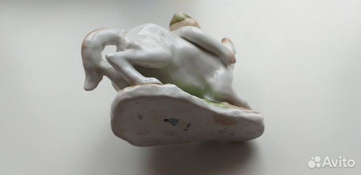 Фарфоровая статуэтка Юный пограничник, лфз