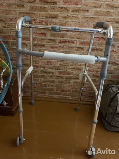 Ходунки для инвалидов и пожилых