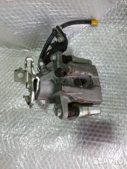 Lexus CT200 H ZWA10 Суппорт задний правый