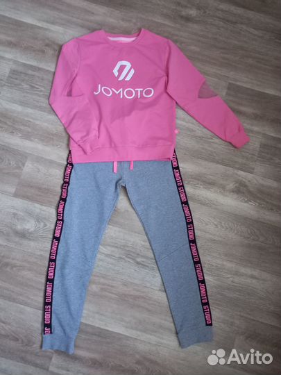 Спортивный костюм на девочку 140