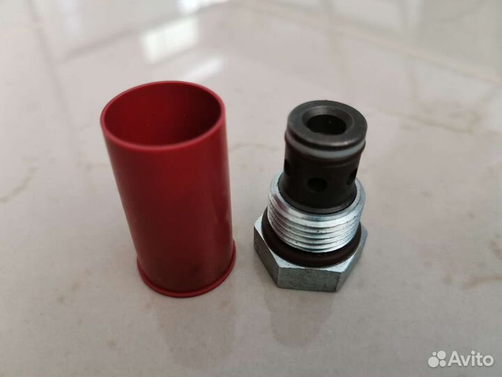 Клапан топливный обратный на CAT