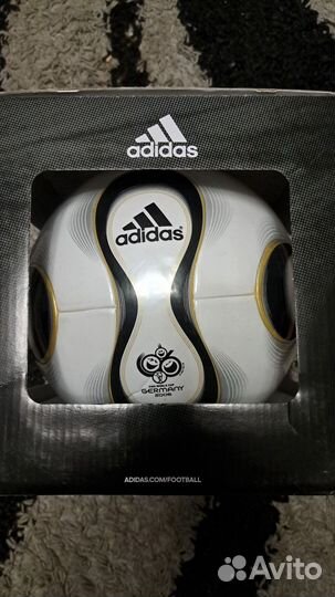 Футбольный мяч adidas teamgeist 2006