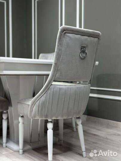 Стол со стульями в гостинную