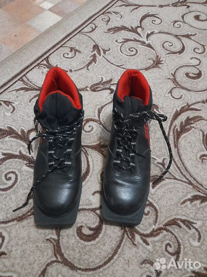 Лыжные ботинки