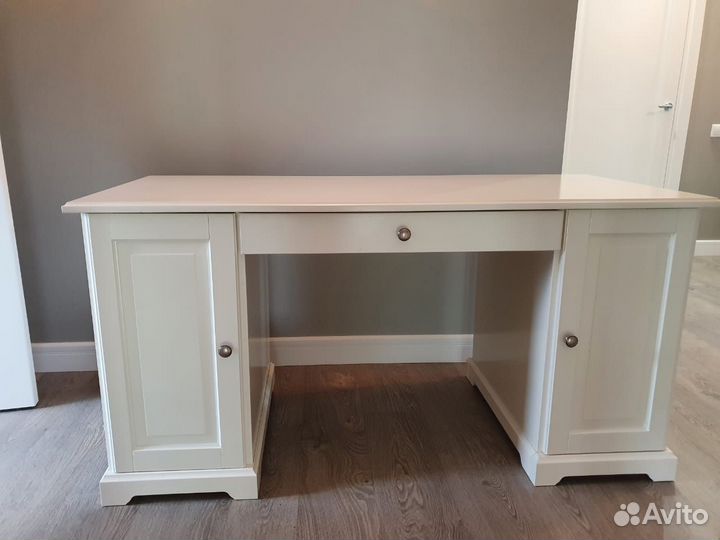 Письменный стол IKEA белый