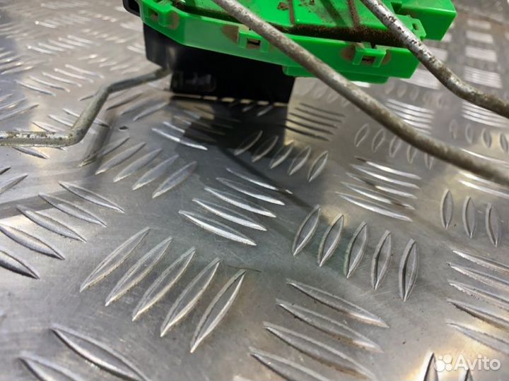 Замок двери задний правый Kia Rio 3