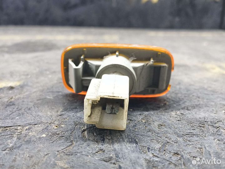 Поворотник Nissan primera р11