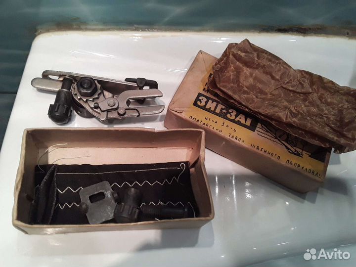 Приставка к швейн.машинке, кассета религ.мыло гдр