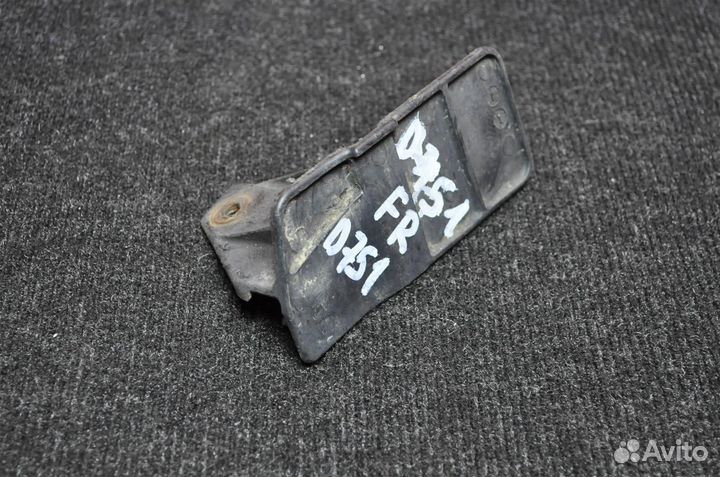 Брызговик задний правый toyota auris ZRE151