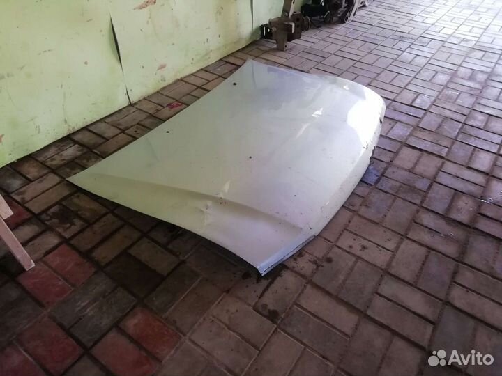 Капот Mitsubishi Montero Pajero 3