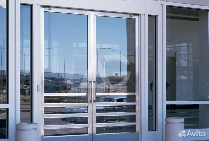 Алюминиевые входные двери со стеклом на заказ