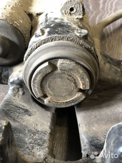 Задний правый суппорт Audi S8 D3 V10