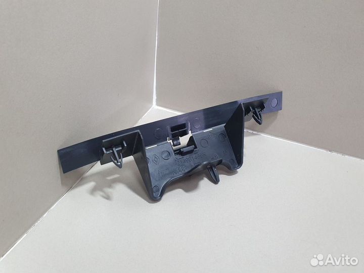 Кронштейн радиатора / диффузора Renault Logan 2