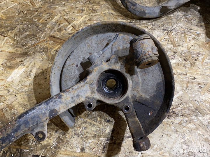 Задний кулак левый и правый audi a4 b5 vw b5