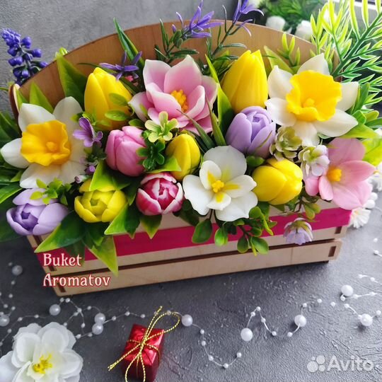 Букет с тюльпанами и нарциссами