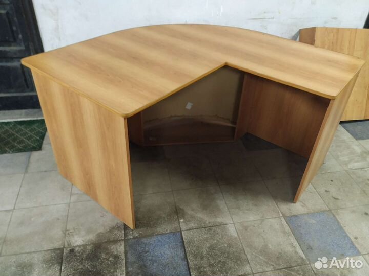 Письменный стол офисный
