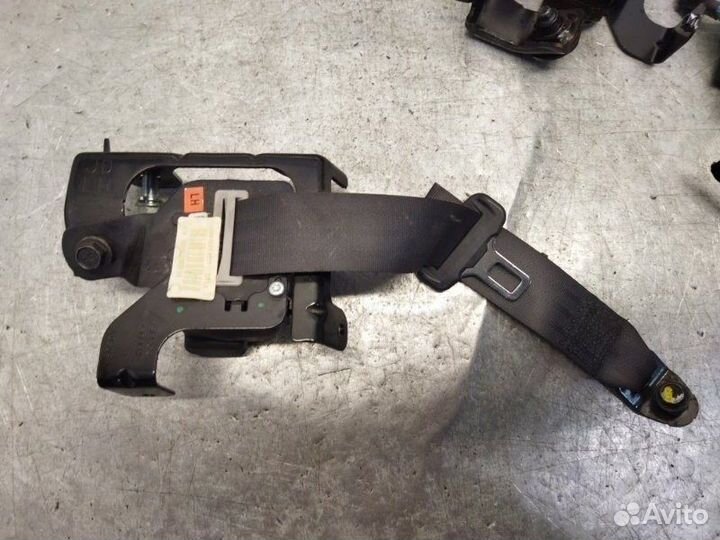 Ремень безопасности задний левый Kia Ceed JD