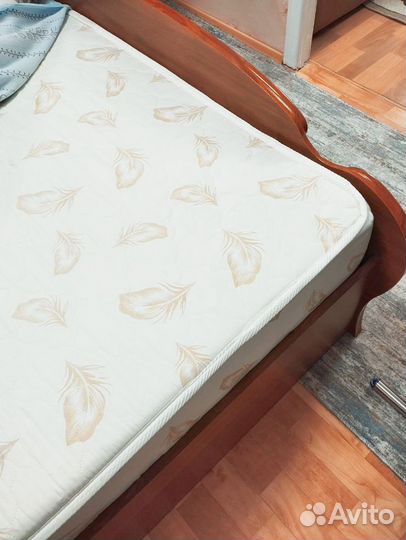 Кровать двухспальная с матрасом 140 200