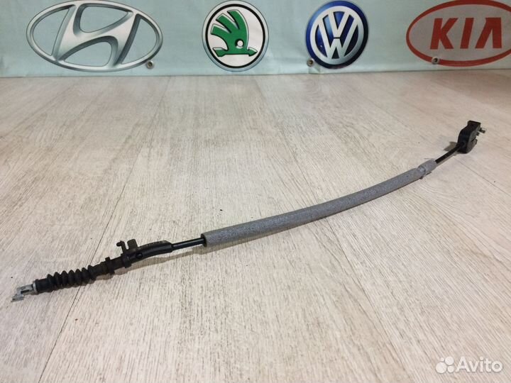 Трос открывания передней двери наружный Skoda Yeti